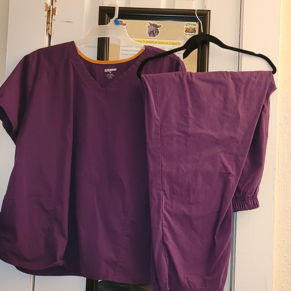 Plus size medical scrubs